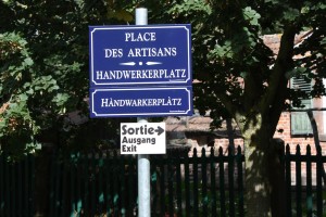 Signs: French - Geman - English