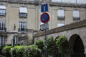 tourist-office-with-flowers-300x200